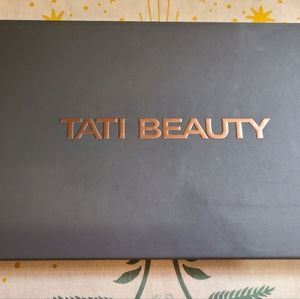 TATI BEAUTY Eyeshadow Palette - Rose Gold Logo